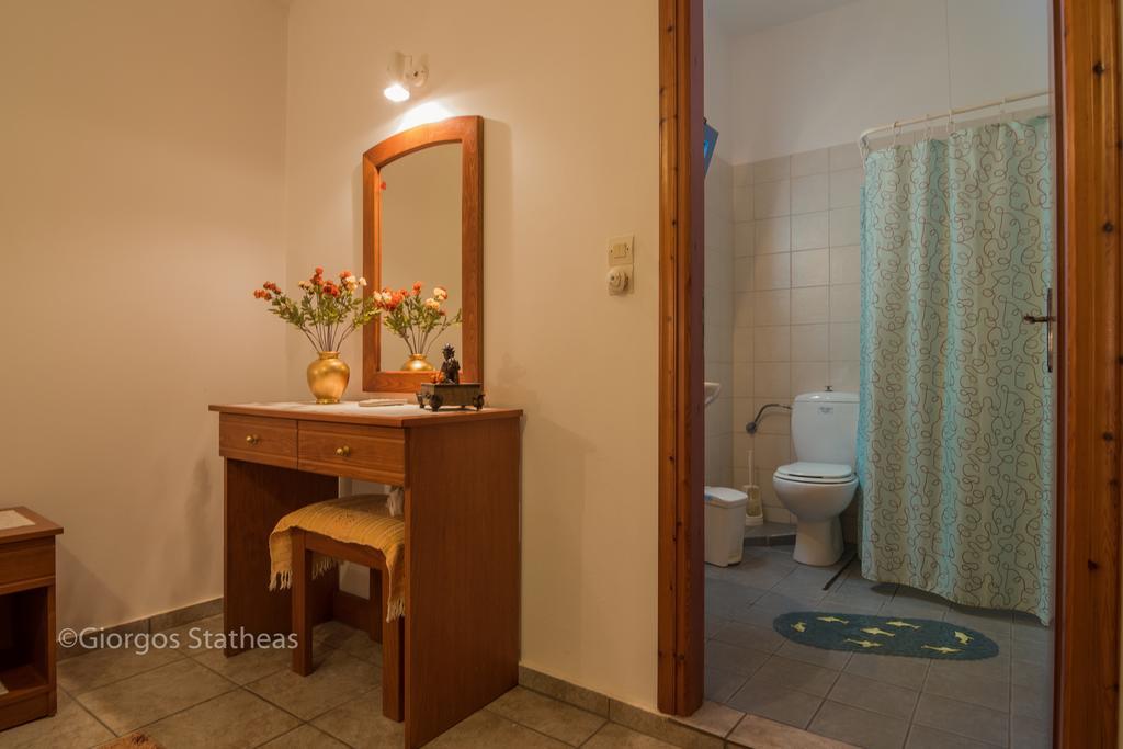 Roula Apartments Palaiochora Dış mekan fotoğraf