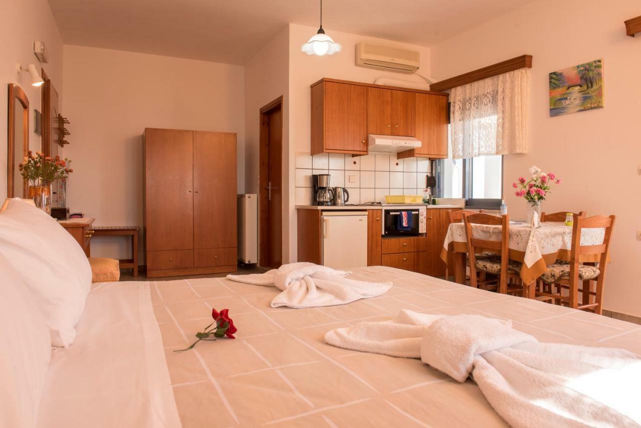 Roula Apartments Palaiochora Dış mekan fotoğraf